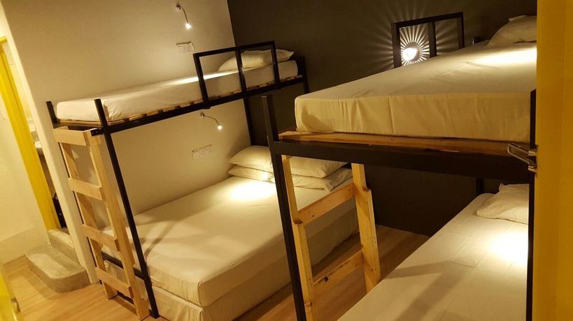 Imagen de los interiores del Hostel Revopackers Beds and Bunks. Foto 14