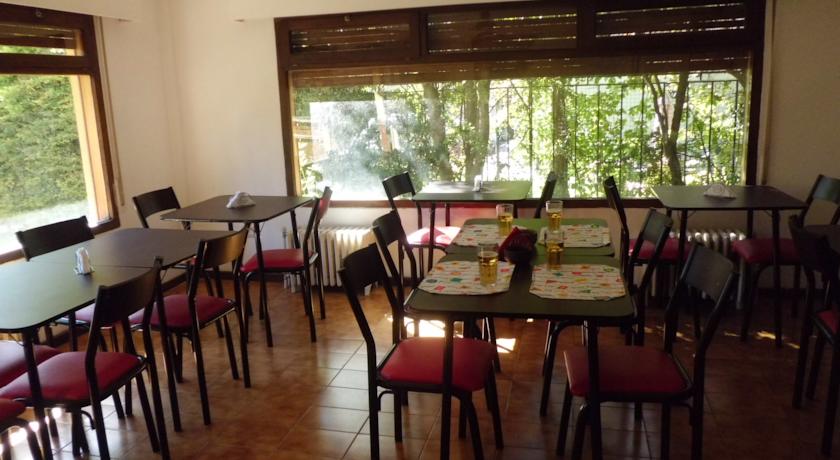 Imagen del bar/restaurante del Hostel Rodinia. Foto 2