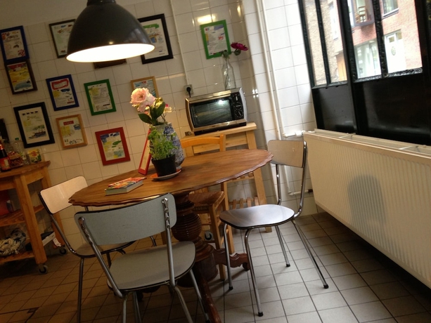 Imagen del bar/restaurante del Hostel Room Rotterdam. Foto 5