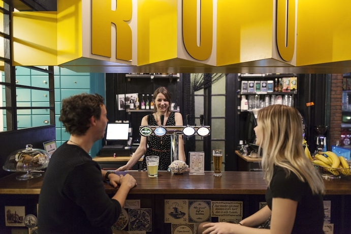 Imagen del bar/restaurante del Hostel Room Rotterdam. Foto 6