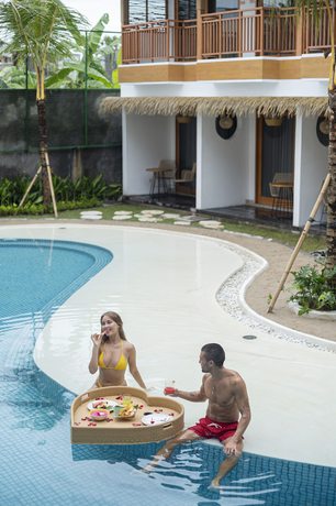 Imagen del bar/restaurante del Hostel Roomates Surf Camp Canggu by Ini Vie Hospitality. Foto 2