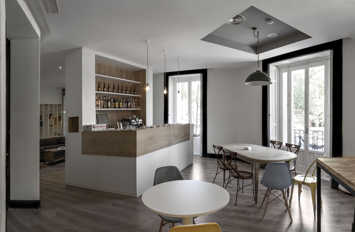 Imagen del bar/restaurante del Hostel Safestay Madrid Central. Foto 2