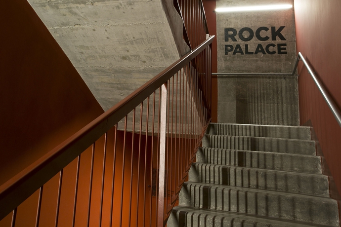 Imagen de los interiores del Hostel Sant Jordi Rock Palace. Foto 1