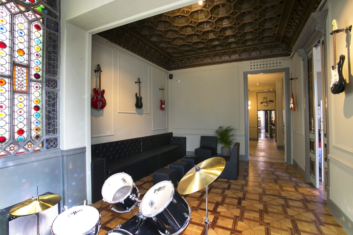 Imagen de los interiores del Hostel Sant Jordi Rock Palace. Foto 6