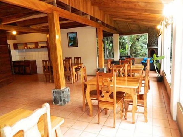 Imagen del bar/restaurante del Hostel Santa Elena Resort. Foto 4