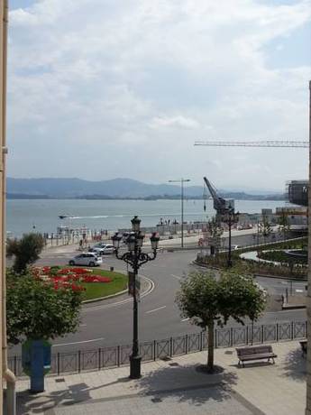 Imagen de los exteriores del Hostel Santander. Foto 8