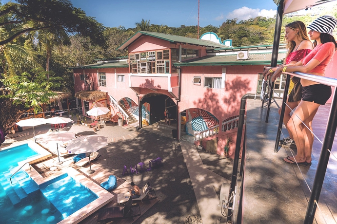 Imagen de la piscina del Hostel Selina Santa Teresa North. Foto 13