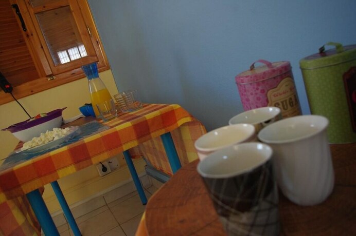 Imagen del bar/restaurante del Hostel Small Funny World Athens -. Foto 15