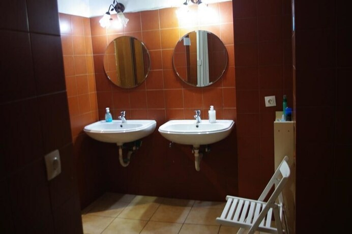 Imagen de la habitación del Hostel Small Funny World Athens -. Foto 19