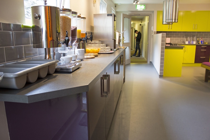 Imagen del bar/restaurante del Hostel Snoozles Quay Street Tourist. Foto 8