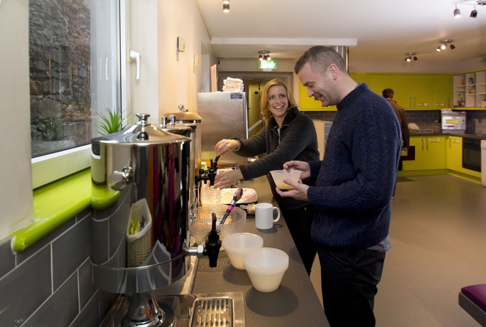 Imagen del bar/restaurante del Hostel Snoozles Quay Street Tourist. Foto 9