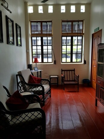 Imagen de los interiores del Hostel Sojourn Beds and Cafe -. Foto 37