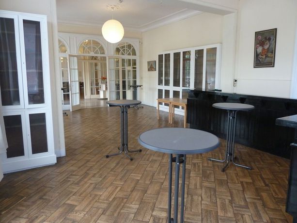 Imagen de los exteriores del Hostel Splendid Palace Dinant. Foto 12