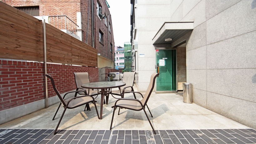 Imagen de los exteriores del Hostel Starria Foreign Guest Only. Foto 7