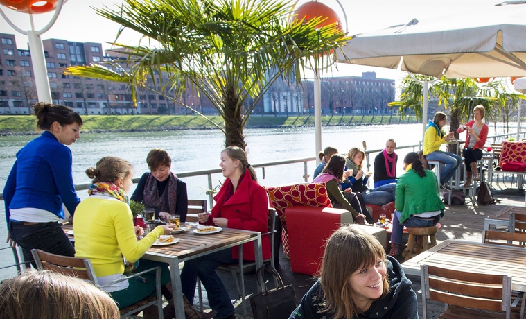 Imagen de los exteriores del Hostel Stayokay Maastricht -. Foto 6