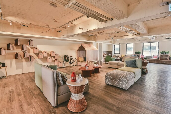 Imagen de los interiores del Hostel Stray Birds Taichung. Foto 13