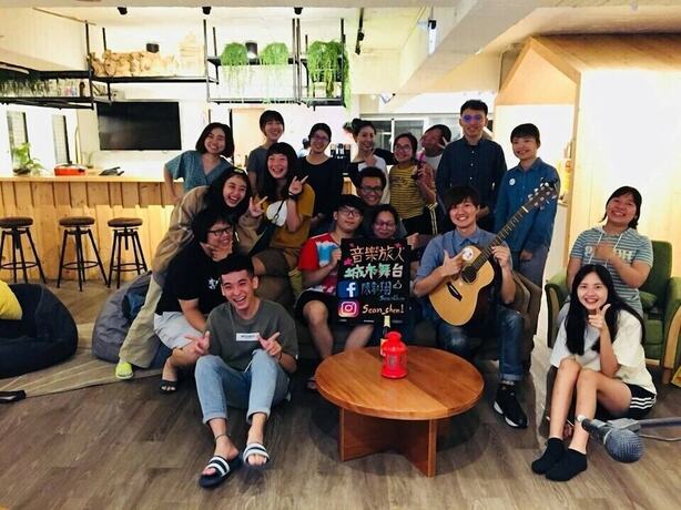 Imagen de los interiores del Hostel Stray Birds Taichung. Foto 17