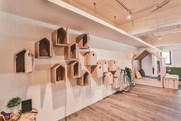 Imagen de los interiores del Hostel Stray Birds Taichung. Foto 19