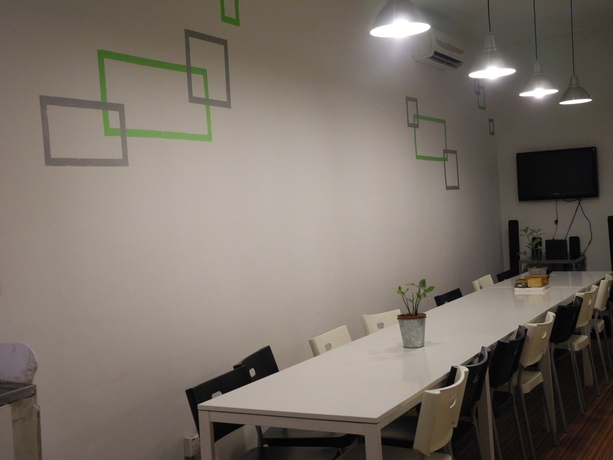 Imagen de los interiores del Hostel Submarine Guest House Chinatown -. Foto 13