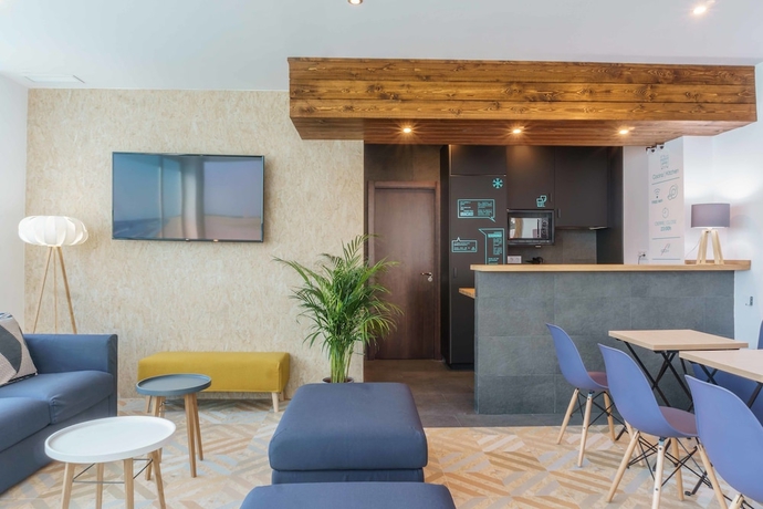 Imagen de los interiores del Hostel Take Conil. Foto 17