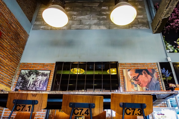 Imagen del bar/restaurante del Hostel The 8 Factory Hotel Phitsanulok. Foto 11