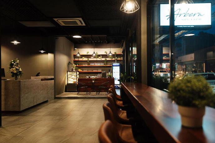 Imagen del bar/restaurante del Hostel The Arbern X Bistro. Foto 7