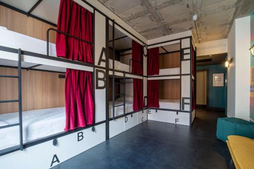 Imagen de la habitación del Hostel The Central House Madrid Lavapi&eacute;s. Foto 7