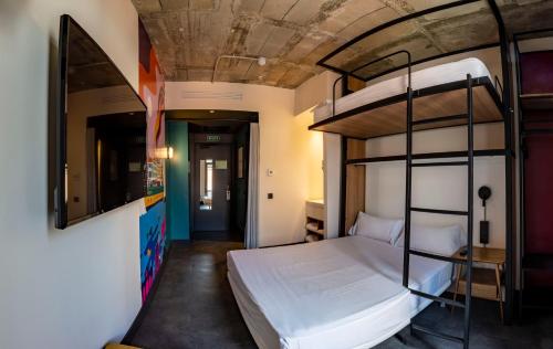 Imagen de la habitación del Hostel The Central House Madrid Lavapi&eacute;s. Foto 10