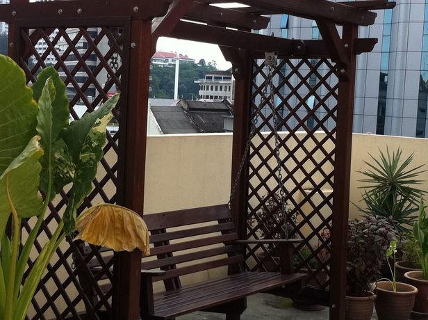 Imagen de los exteriores del Hostel The Explorers Guesthouse and. Foto 7