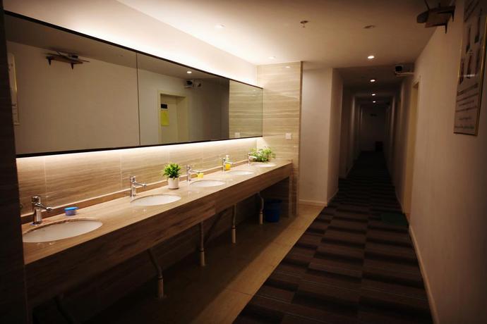 Imagen de los interiores del Hostel The Phoenix Shanghai. Foto 5