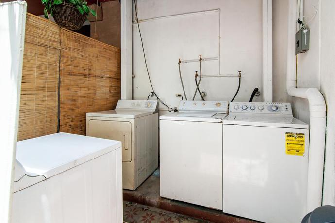 Imagen de los exteriores del Hostel Theatre International. Foto 11