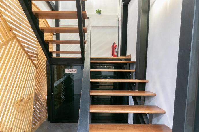 Imagen de los interiores del Hostel Timber, Bangkok. Foto 18
