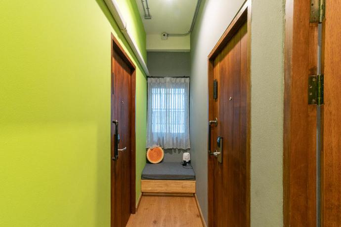 Imagen de los interiores del Hostel Timber, Bangkok. Foto 19