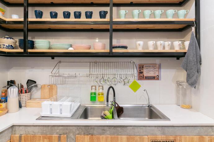 Imagen de los interiores del Hostel Timber, Bangkok. Foto 20