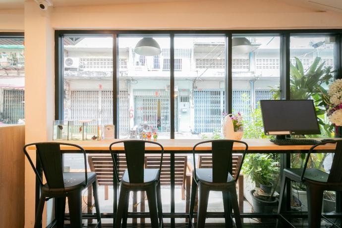Imagen del bar/restaurante del Hostel Timber, Bangkok. Foto 5