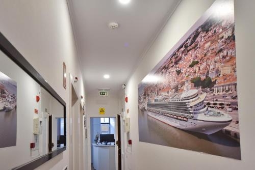 Imagen general del Hostel Train Lisbon. Foto 2