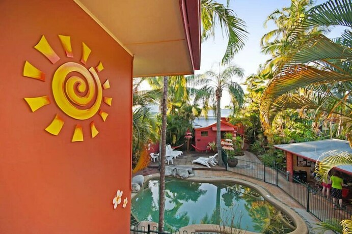 Imagen de la piscina del Hostel Travellers Oasis -. Foto 34