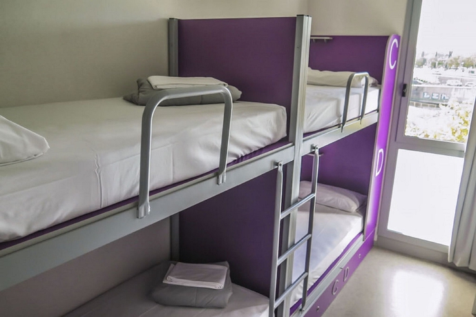 Imagen de la habitación del Hostel Twentytu Hostel Barcelona. Foto 10