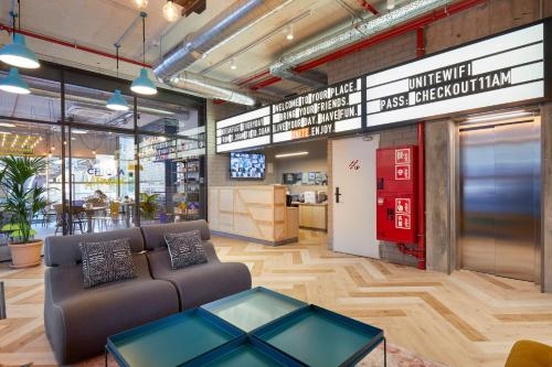 Imagen de los interiores del Hostel Unite Barcelona. Foto 10