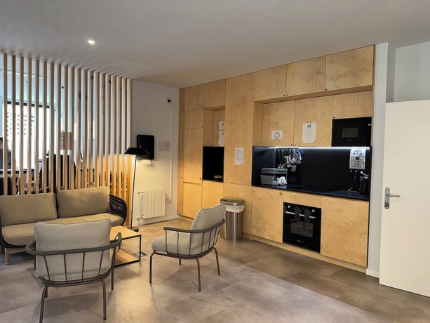 Imagen de los interiores del Hostel Urban Cube Granada. Foto 16