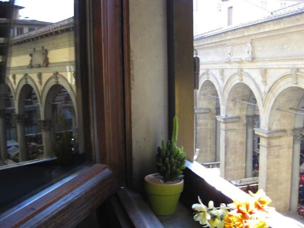 Imagen de los exteriores del Hostel Veronique. Foto 16