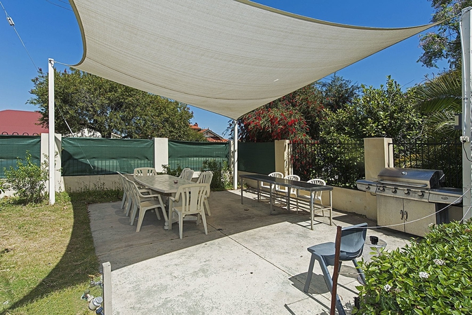 Imagen de los exteriores del Hostel Victoria Park Lodge -. Foto 16