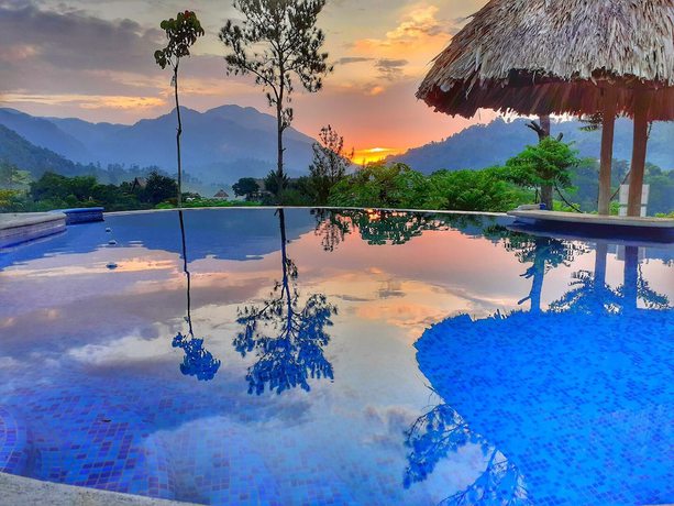 Imagen de la piscina del Hostel Vista Verde Lodge. Foto 18