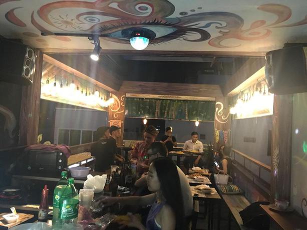 Imagen del bar/restaurante del Hostel WANDERLUST SAIGON ROOFTOP BAR. Foto 2