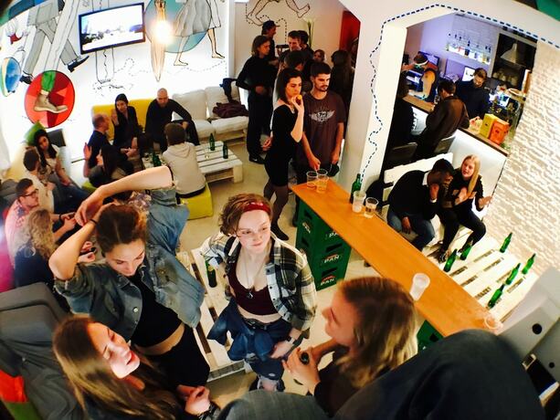 Imagen del bar/restaurante del Hostel Whole Wide World and Bar. Foto 10