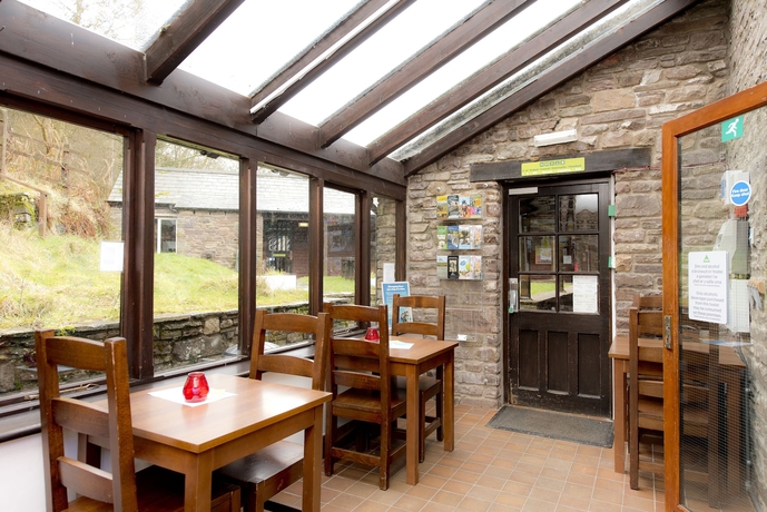 Imagen del bar/restaurante del Hostel Yha Brecon Beacons Danywenallt -. Foto 5