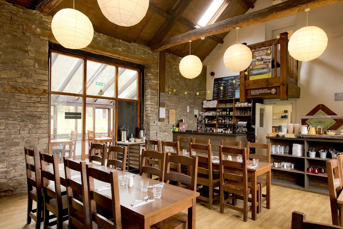Imagen del bar/restaurante del Hostel Yha Brecon Beacons Danywenallt -. Foto 6