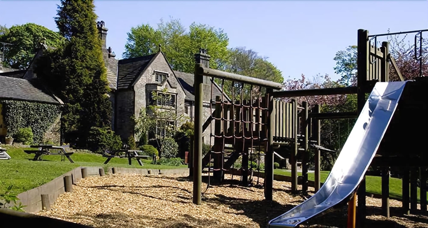 Imagen de los exteriores del Hostel Yha Hartington Hall -. Foto 6