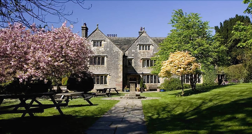 Imagen de los exteriores del Hostel Yha Hartington Hall -. Foto 7