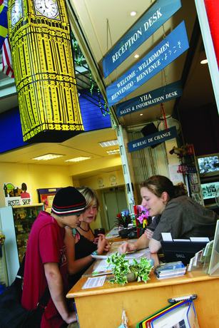 Imagen de los interiores del Hostel Yha London Thameside. Foto 14